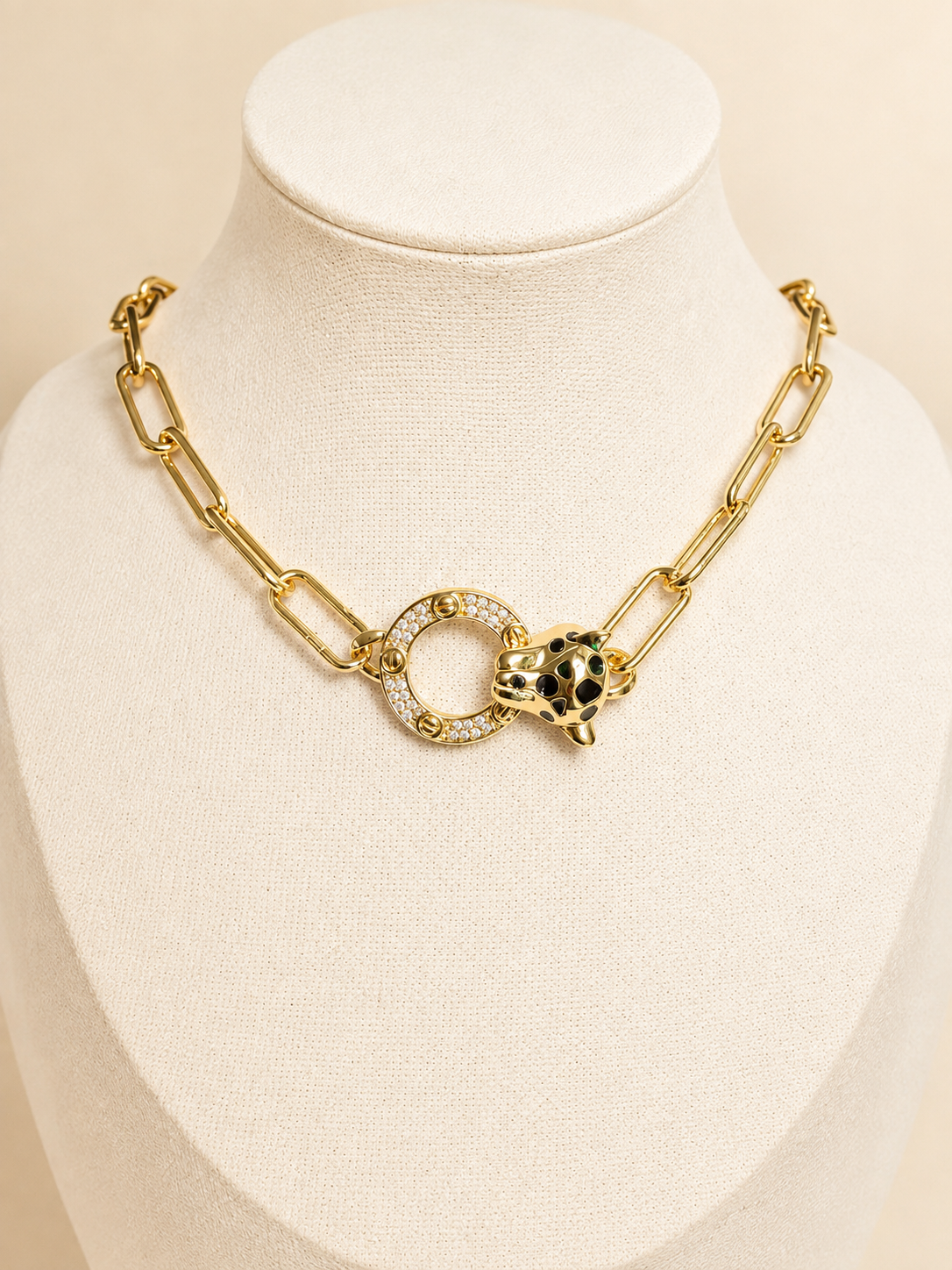 The Huntress Neckclace